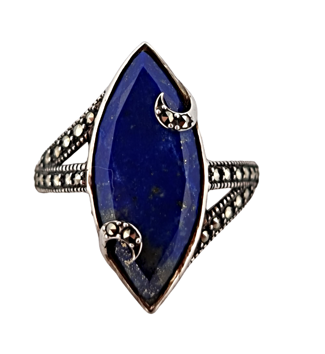 Stříbrný prsten se zdobeným lapis lazuli a markazity