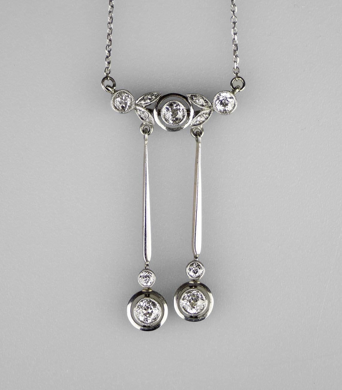 Zlatý art-deco kolier s diamanty