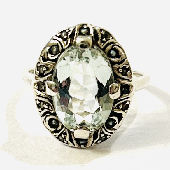 Stříbrný starožitný prsten s topazem a perlami