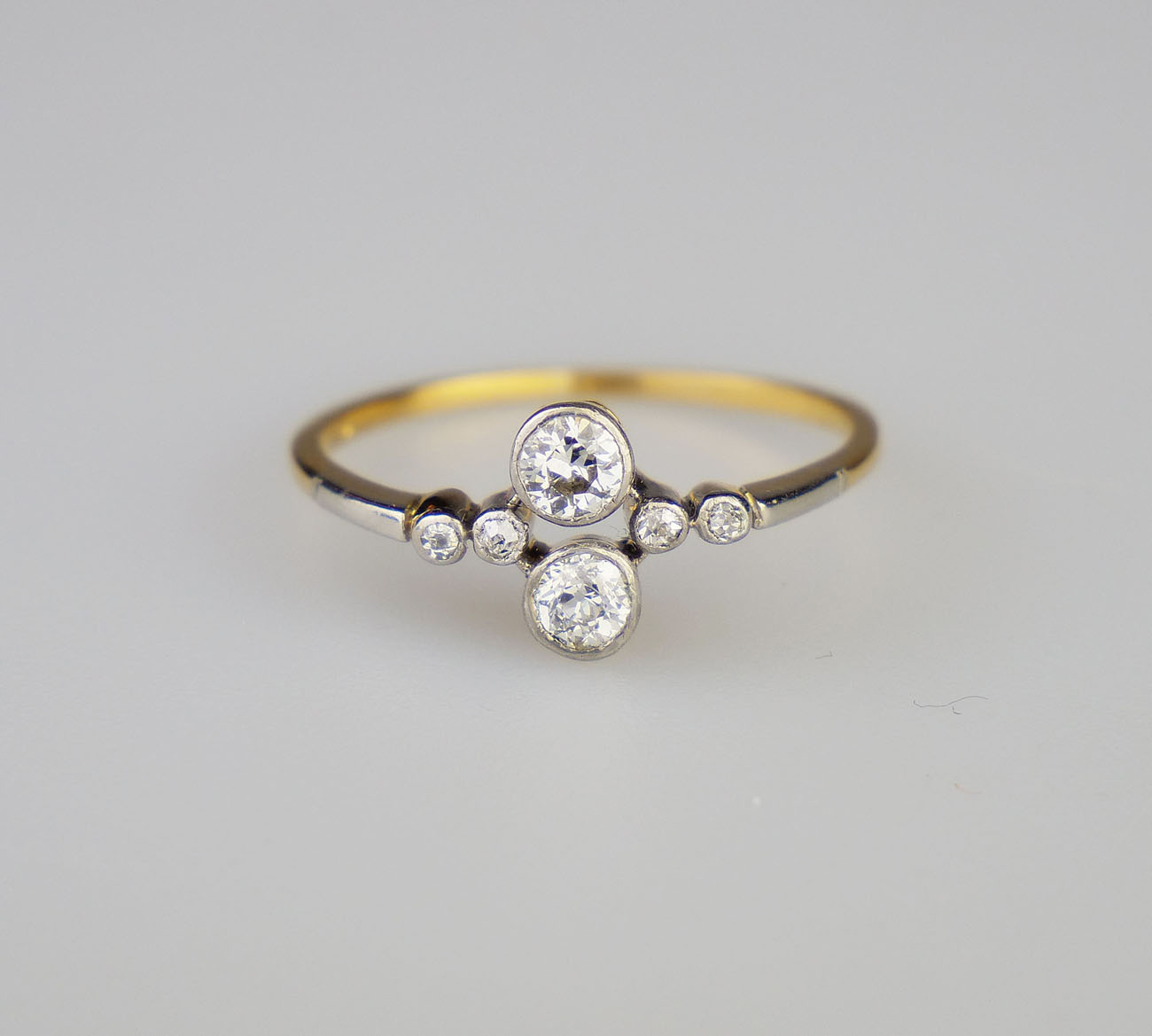 Zlatý art-deco prsten s diamanty