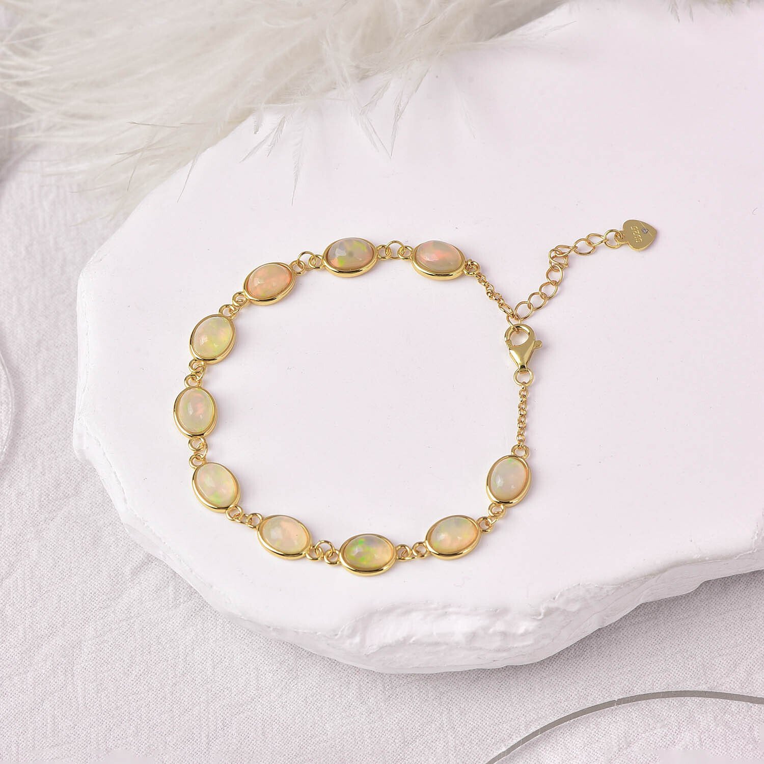 Stříbrný náramek s opály