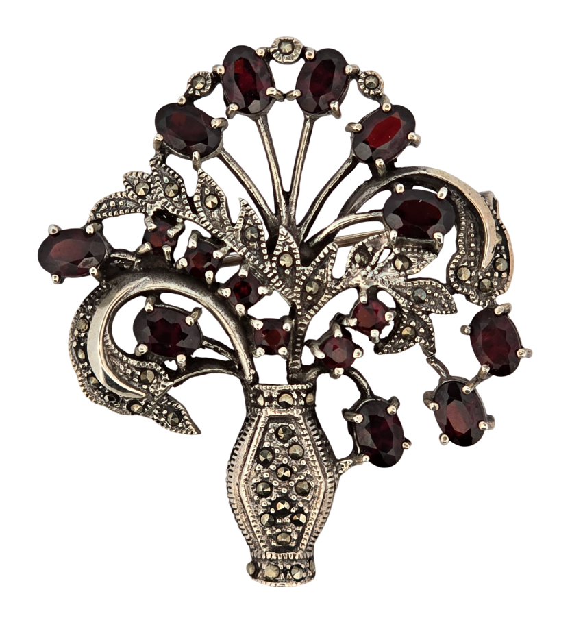Stříbrná Art Deco brož s granáty – „květinový košíček“