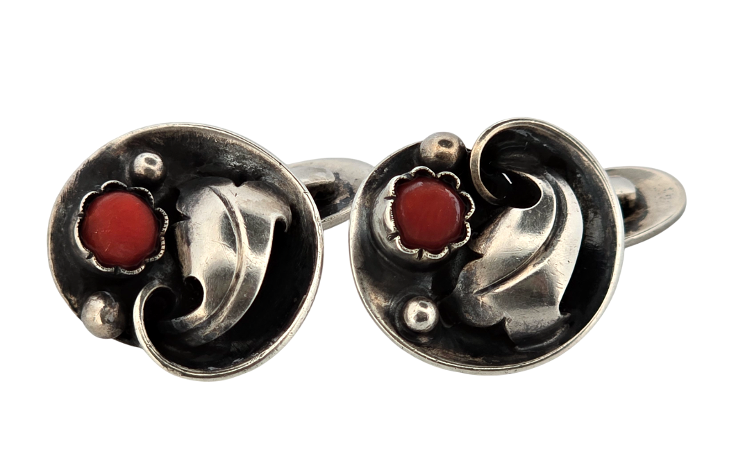 Stříbrné secesní manžetové knoflíčky s přírodním korálem