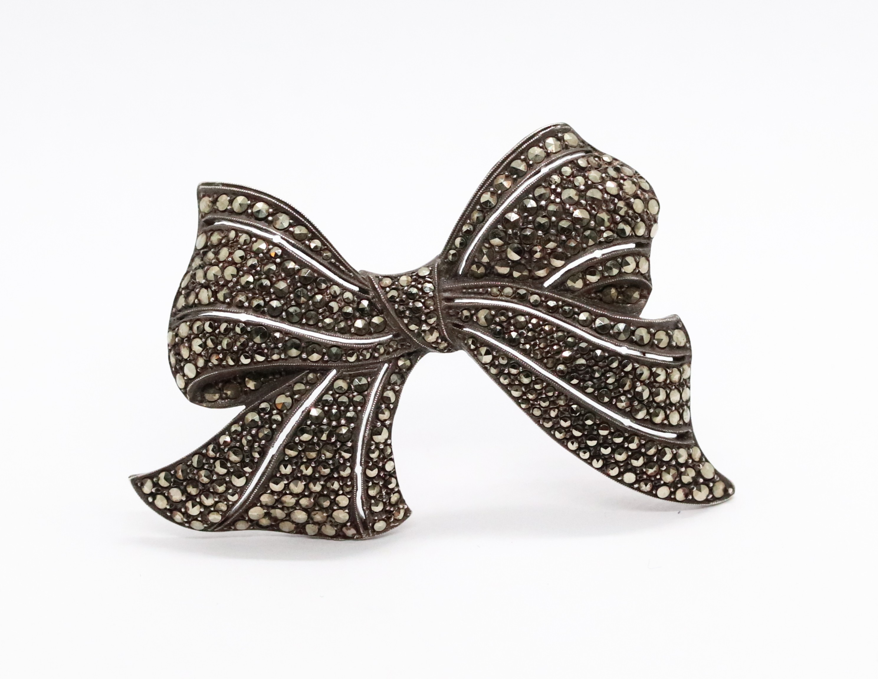 Art deco stříbrná brož - mašle