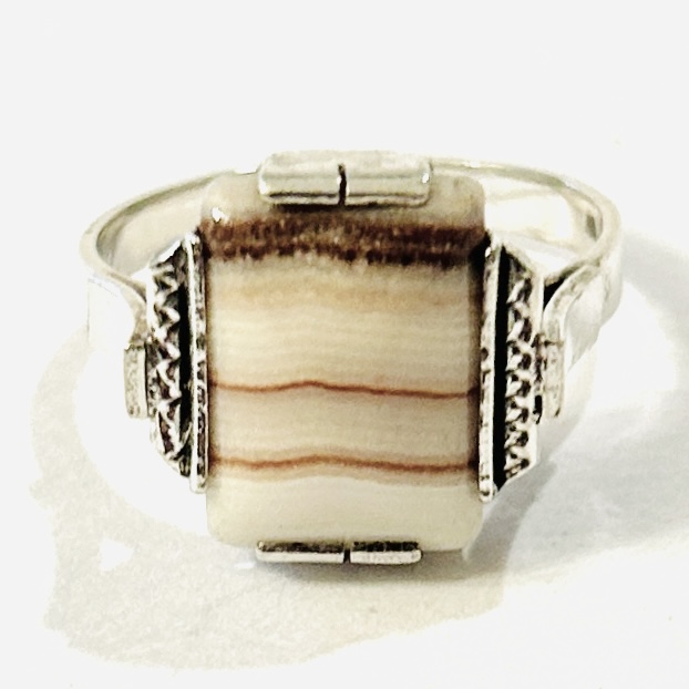 Stříbrný art-deco prsten s vřídlovcem