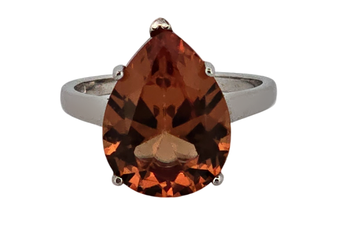 Stříbrný prsten s velkým kapkovým sultanitem