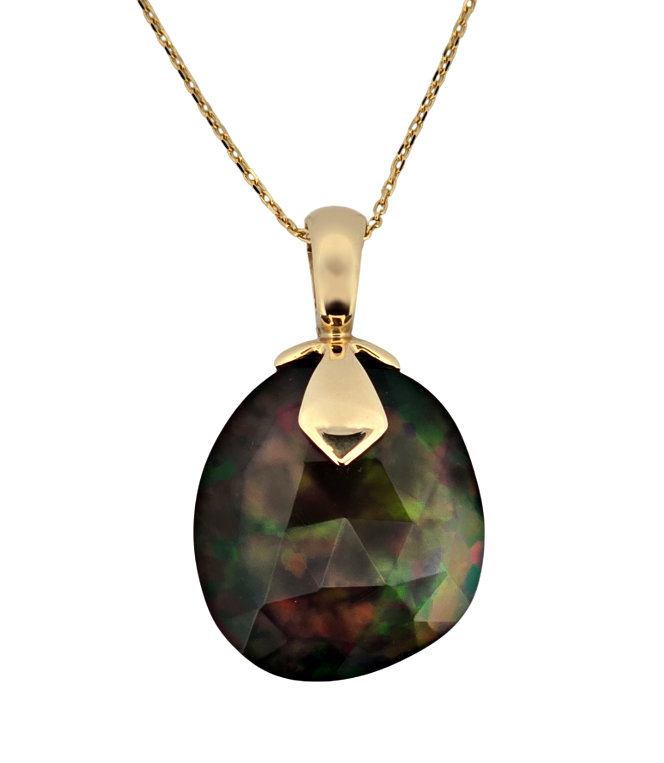 Zlatý náhrdelník s fazetovaným opálem