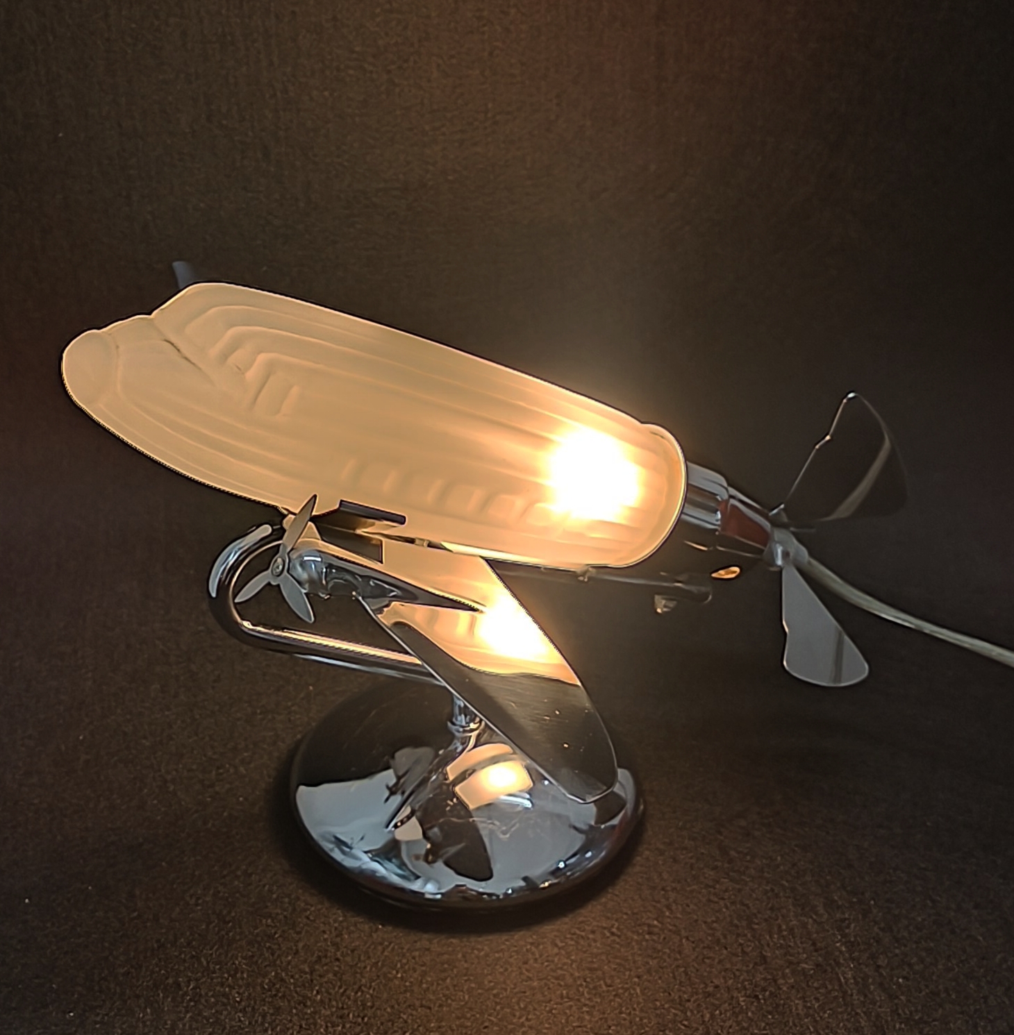 Funkcionalistické letadlo USA - lampička