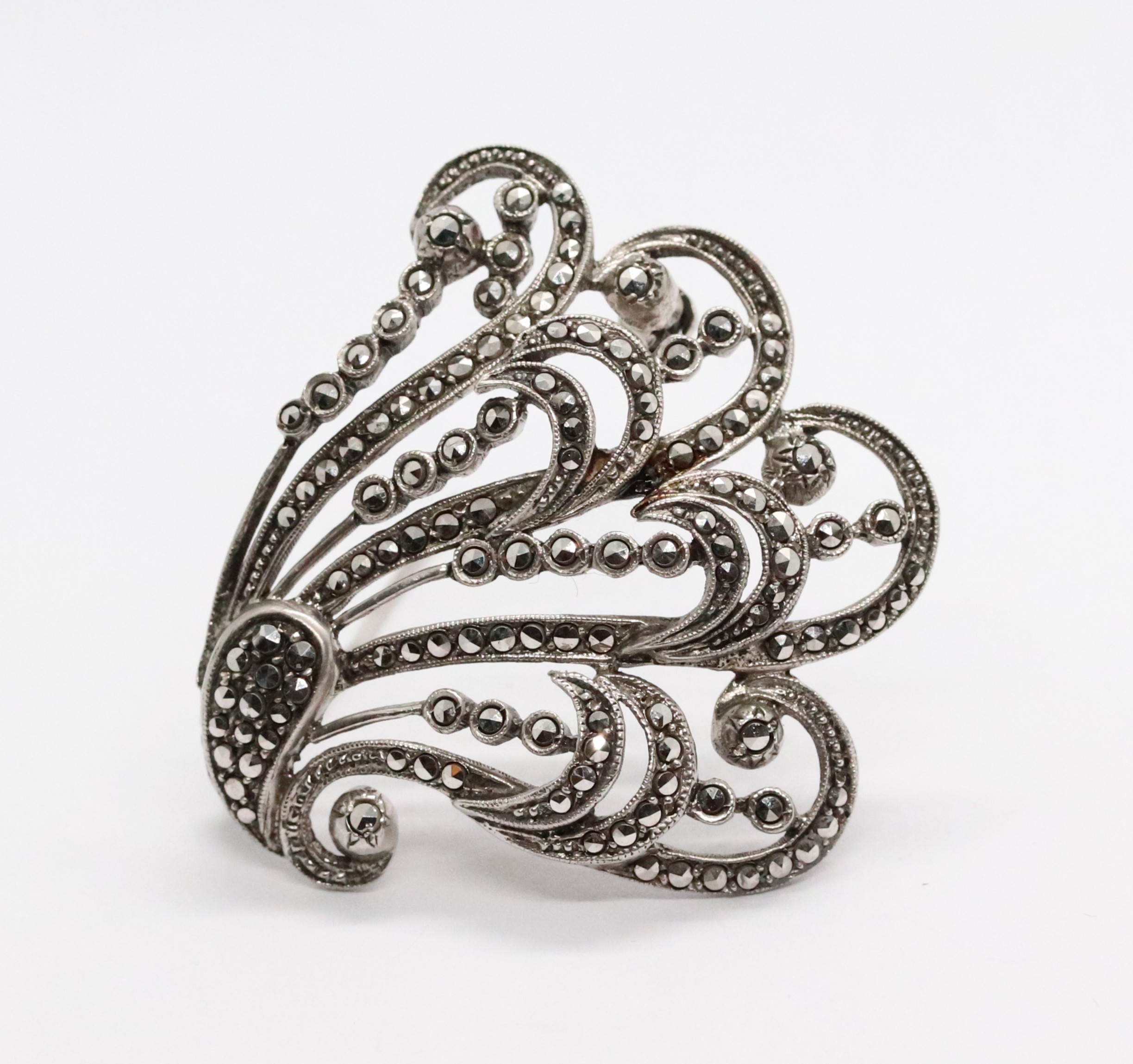 Art deco brož s markazity