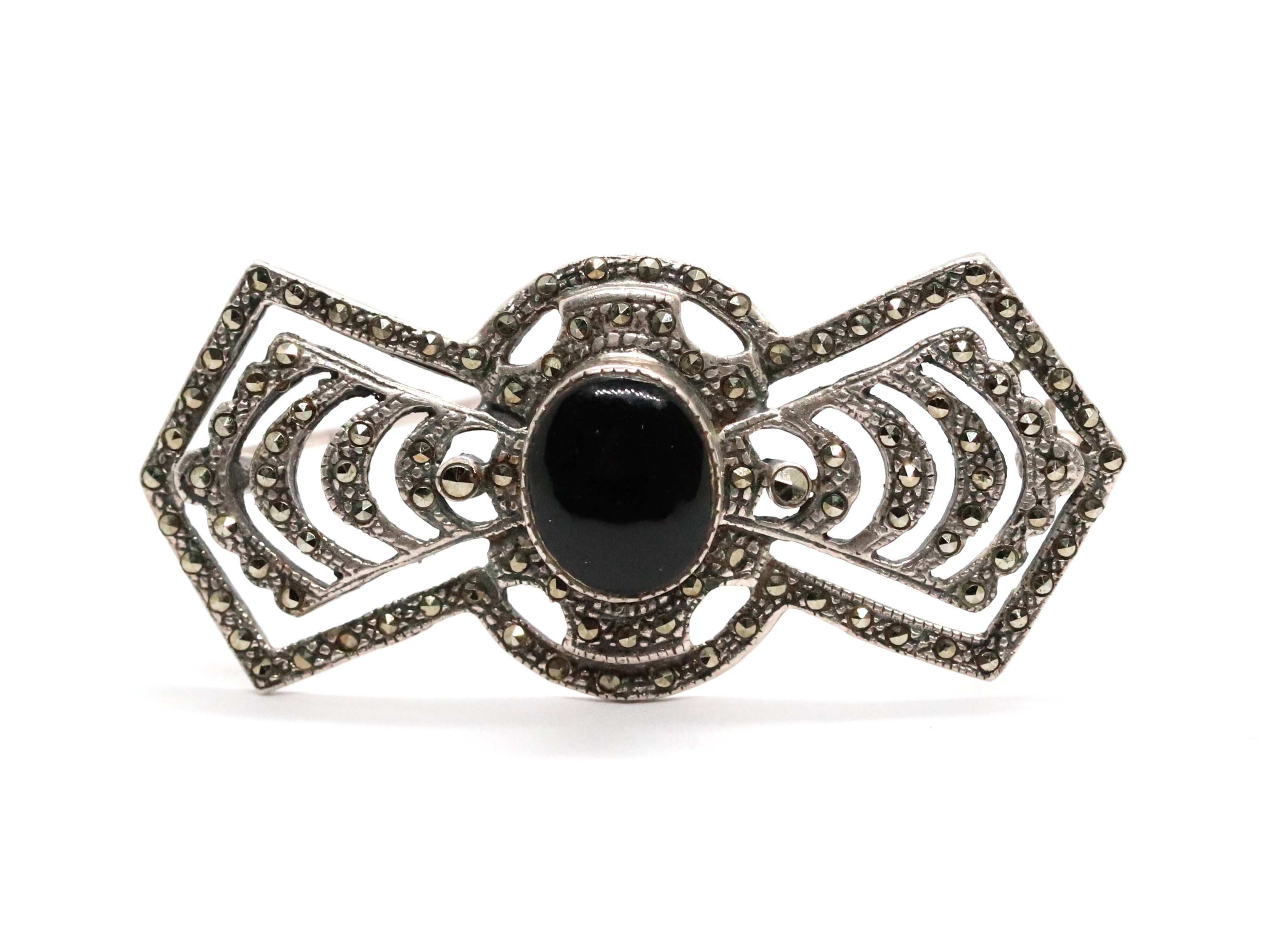 Stříbrná brož s onyxem