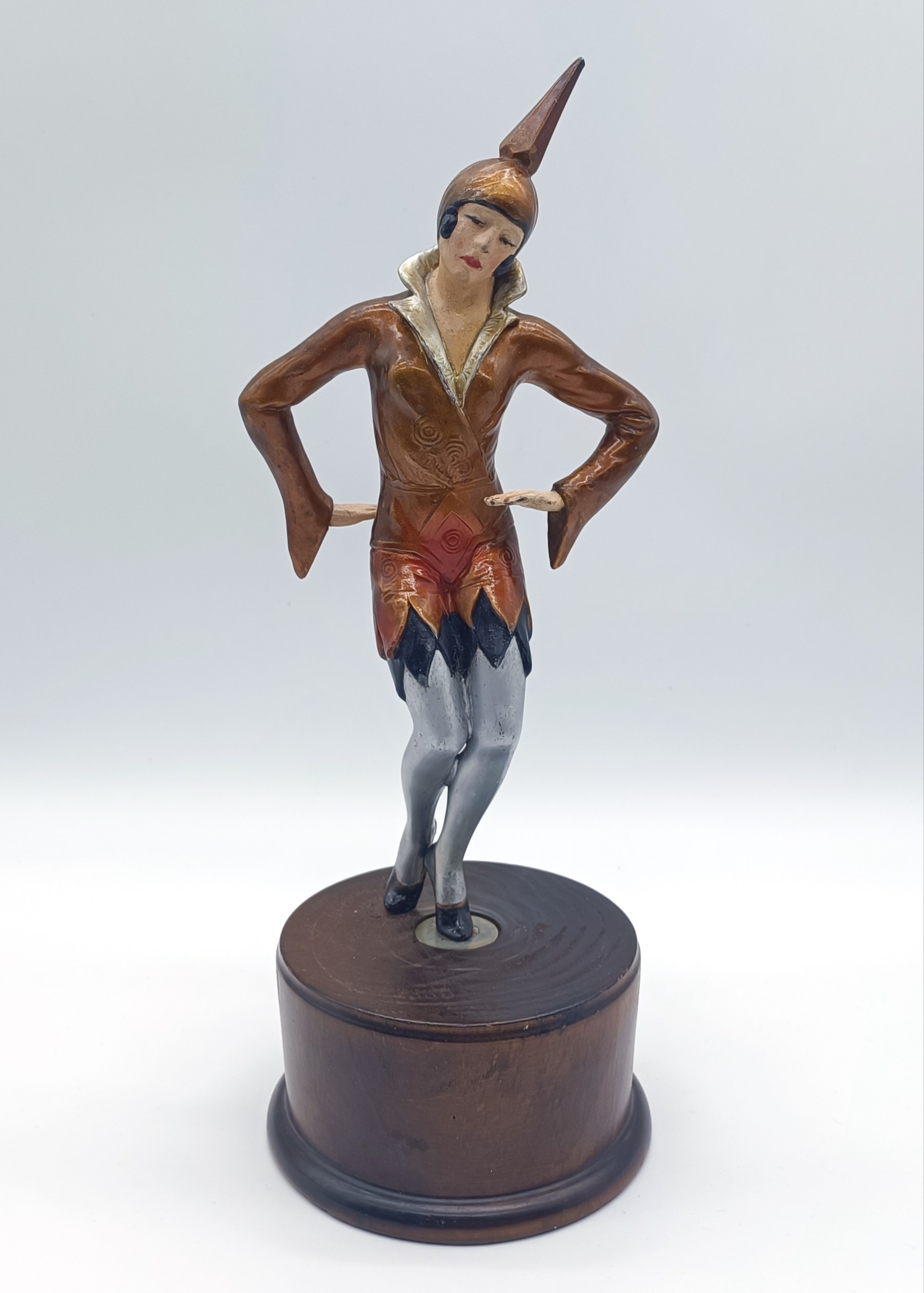 Art deco socha ženy