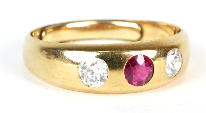 Briliantový prsten s rubínem