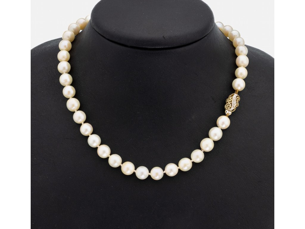 Elegantní náhrdelník z akoya perel se zlatým zapínáním