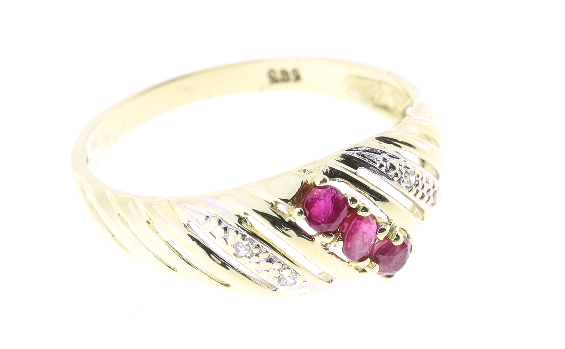 Prsten ze žlutého zlata s rubíny a diamanty