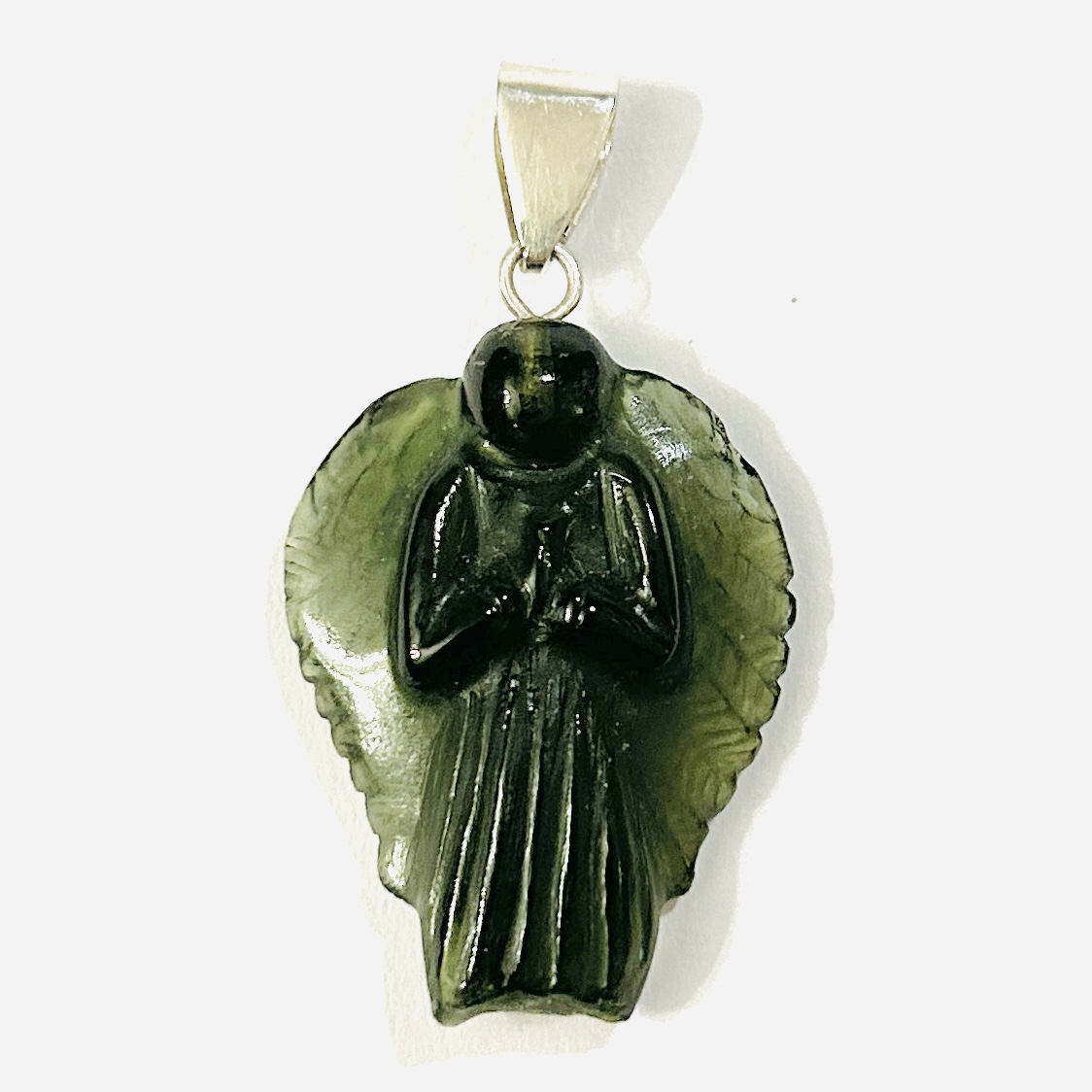 Stříbrný přívěšek s vltavínovou glyptikou „anděl“
