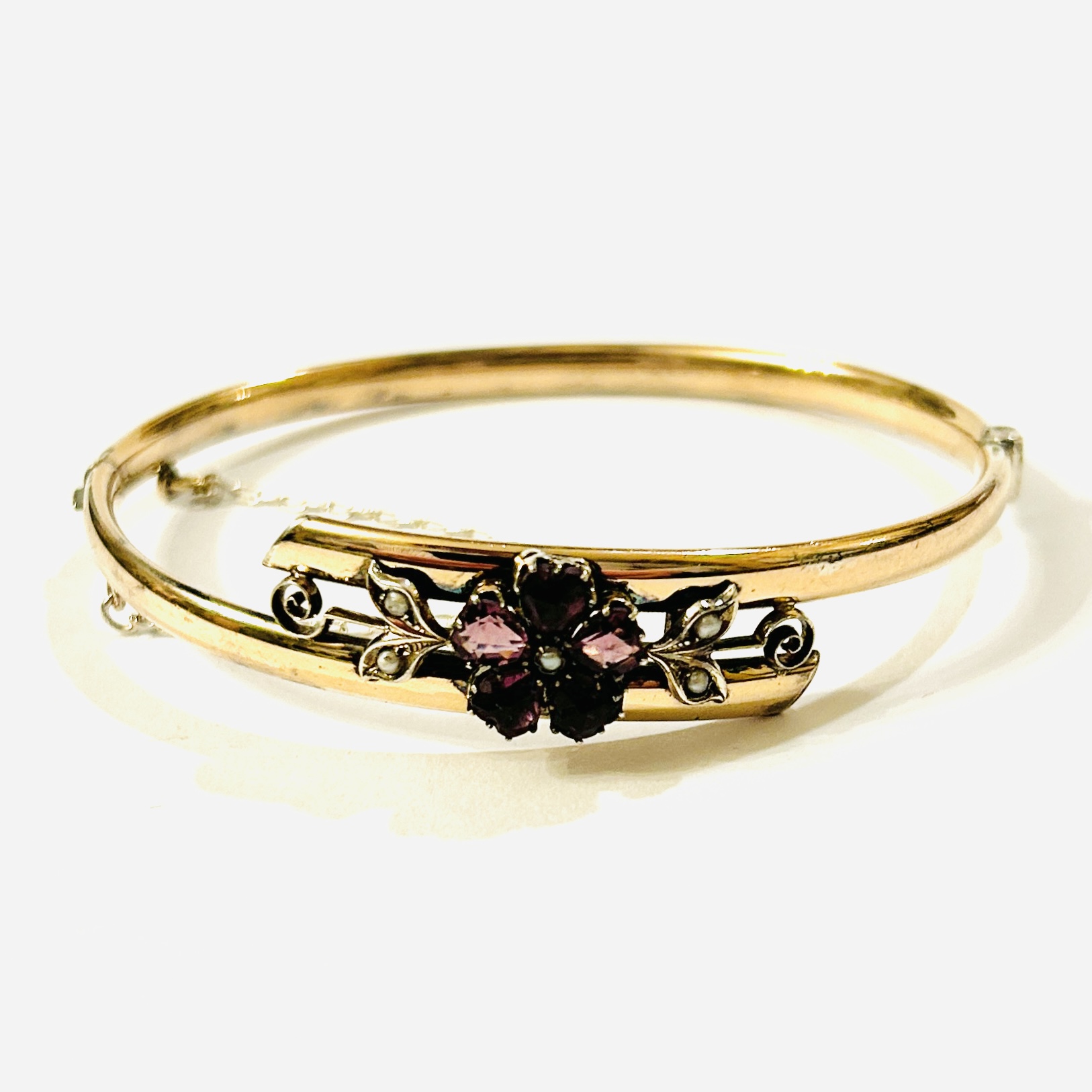 Stříbrný zlacený starožitný náramek s ametysty a perlami