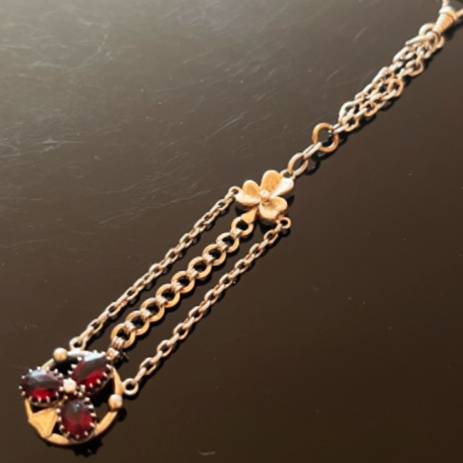 Stříbrný krásný šatlén s almandiny