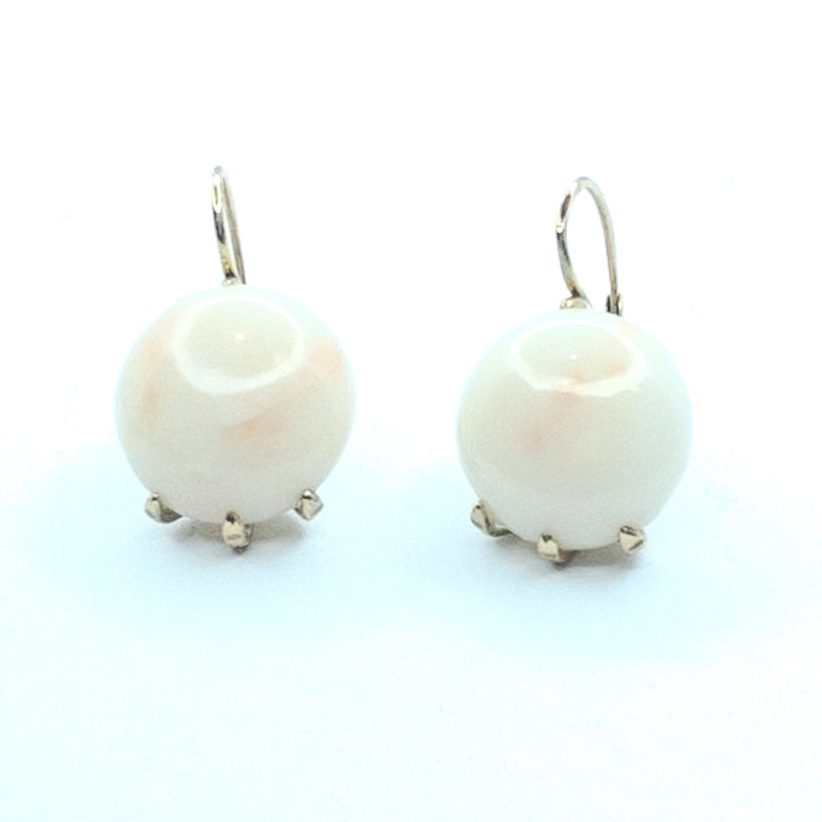 Starožitné zlaté náušnice s růžovými korály