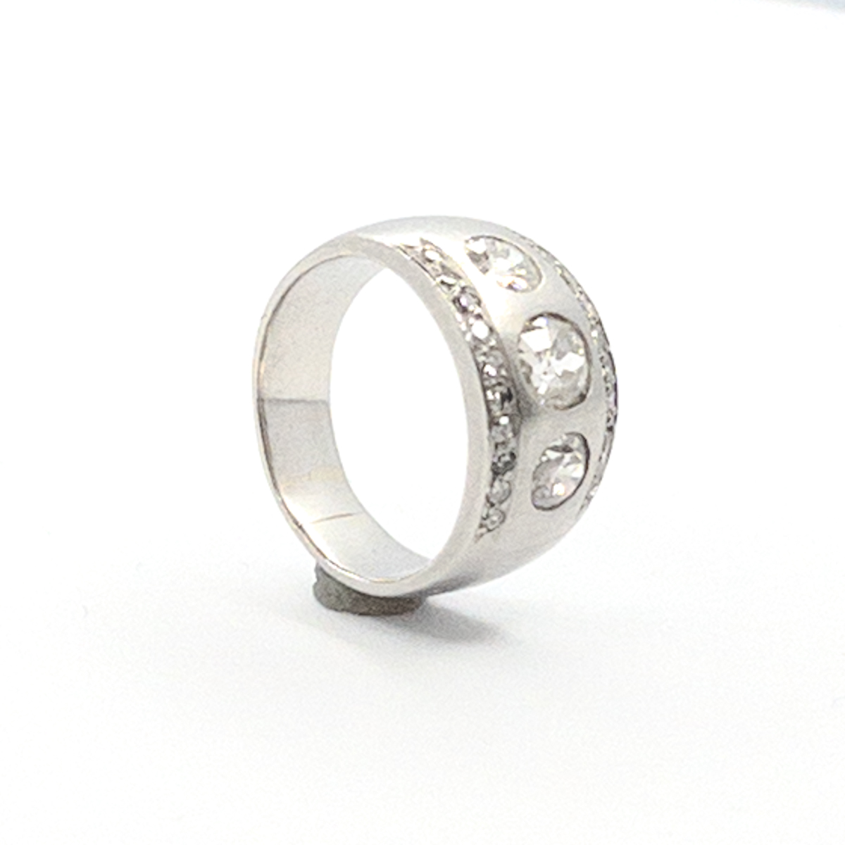 Platinový prsten s brilianty