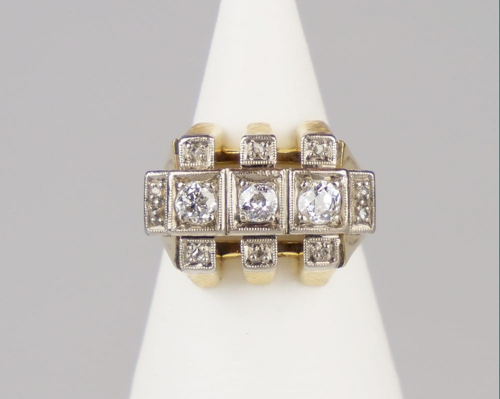 Zlatý brutalistní prsten s diamanty