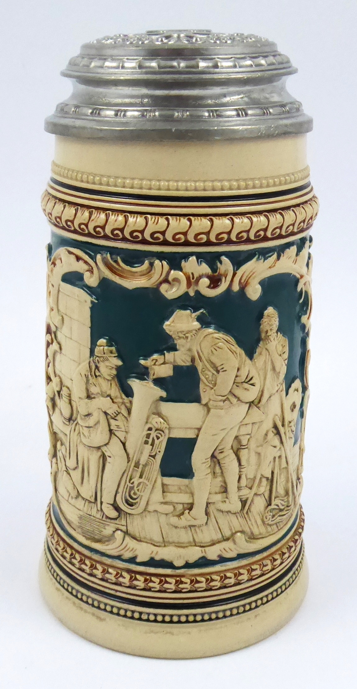 Světlý korbel s žertovným reliéfním  obrázkem