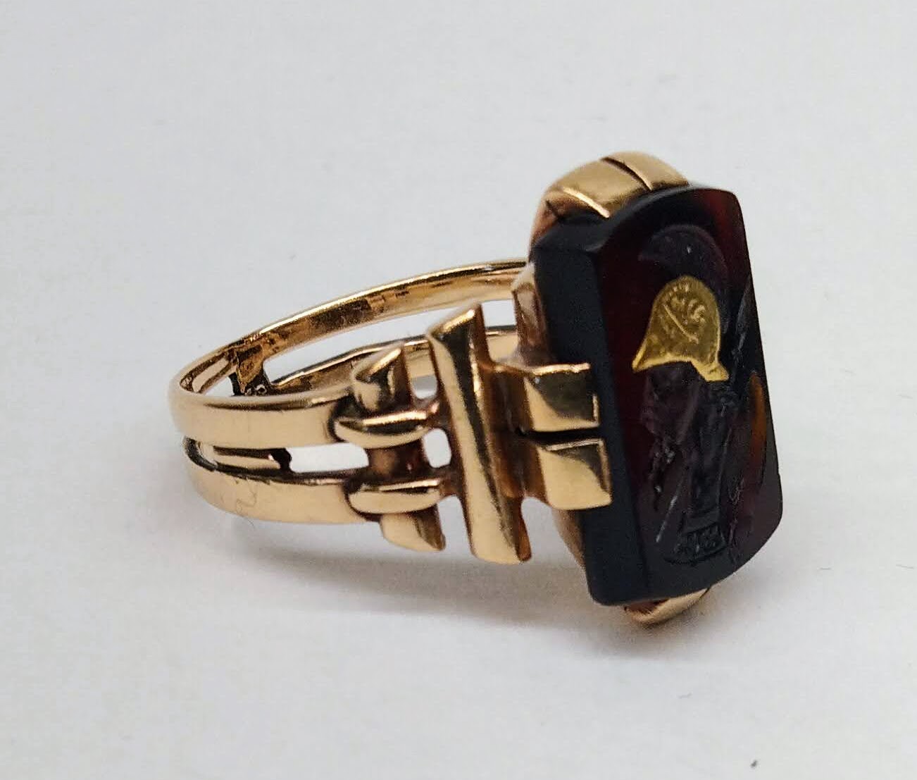 Zlatý prsten s intaglií v onyxu - 3