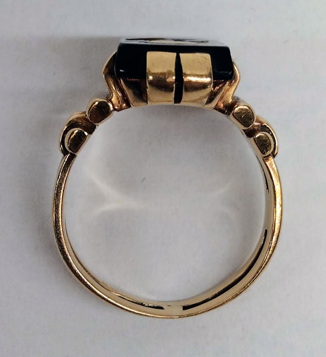 Zlatý prsten s intaglií v onyxu - 5