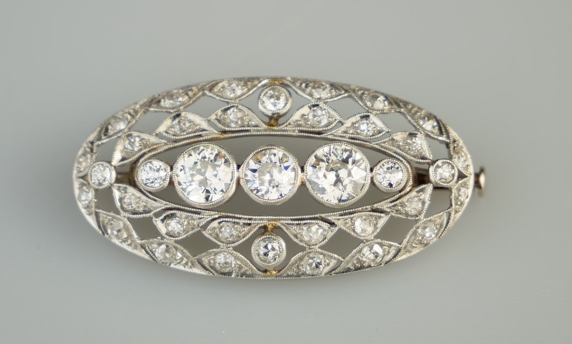 Platinová art-deco brož s diamanty