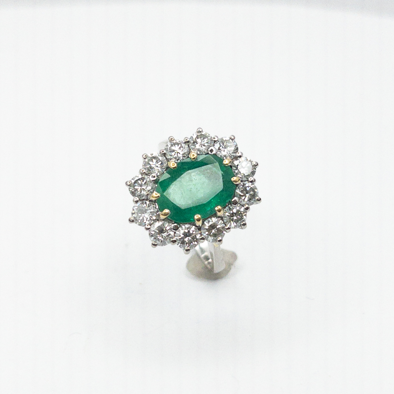 Briliantový prsten se smaragdem