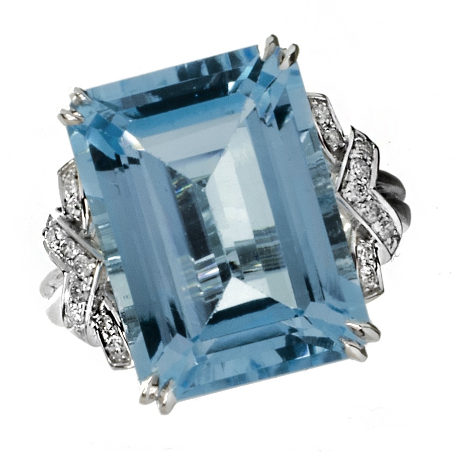 Zlatý prsten s topazem a brilianty