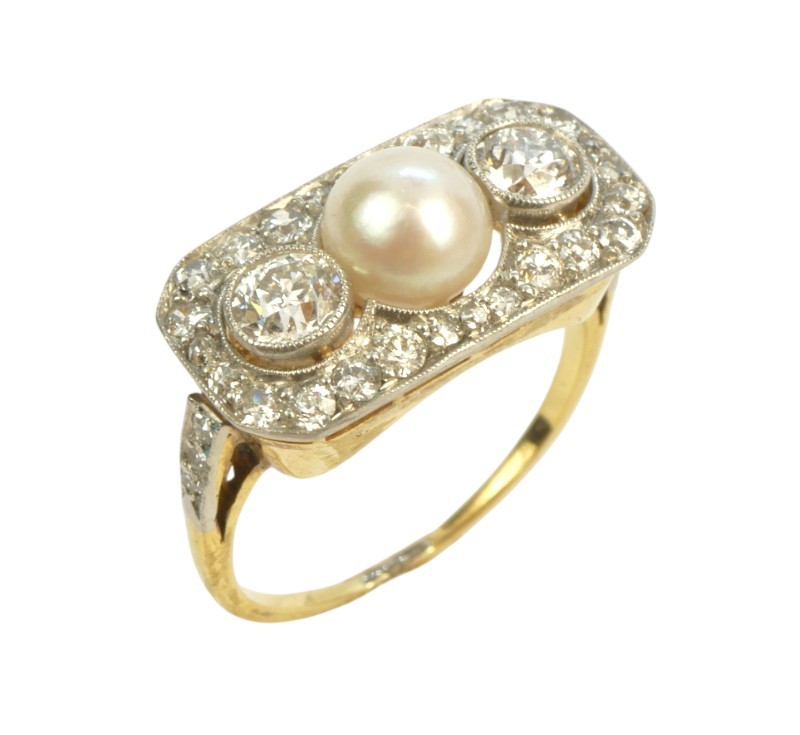 Briliantový prsten s jihomořskou perlou