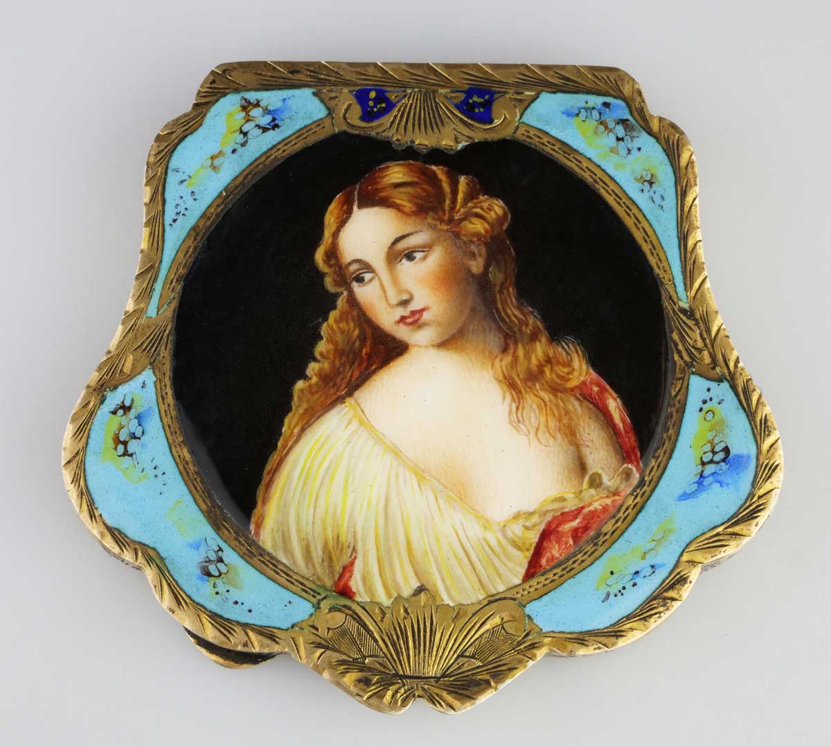 Stříbrná pudřenka s malovaným víčkem