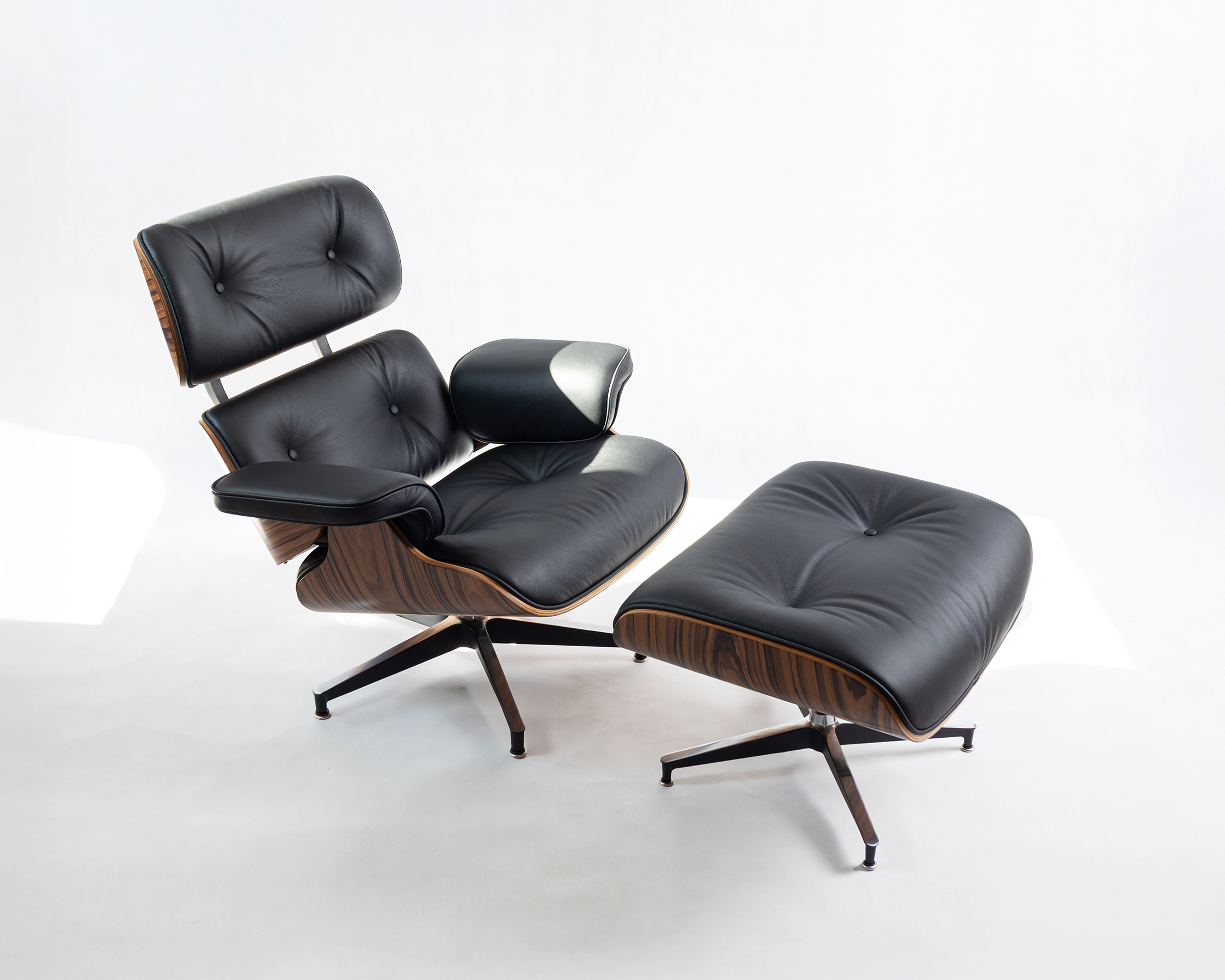 KŘESLO EAMES LOUNGE CHAIR AND OTTOMAN ,,HERMAN MILLER,,