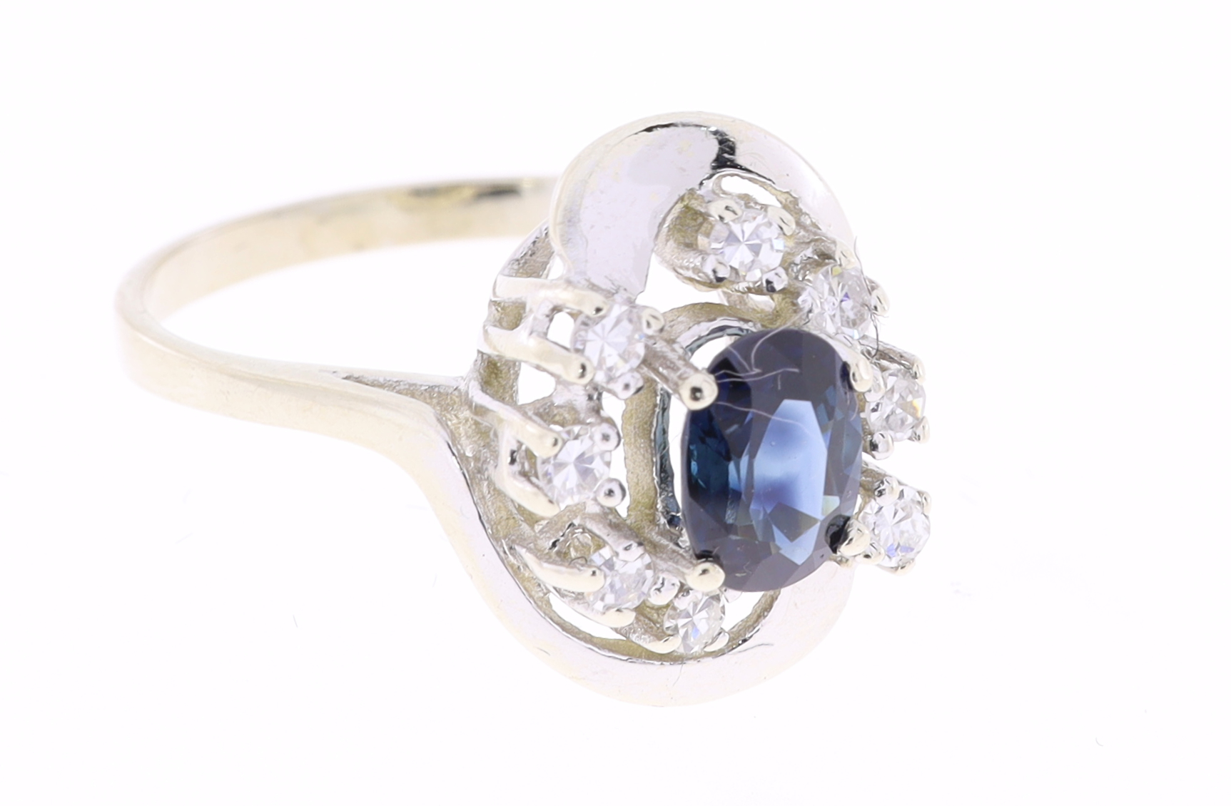 Prsten z bílého zlata s safírem a brilianty