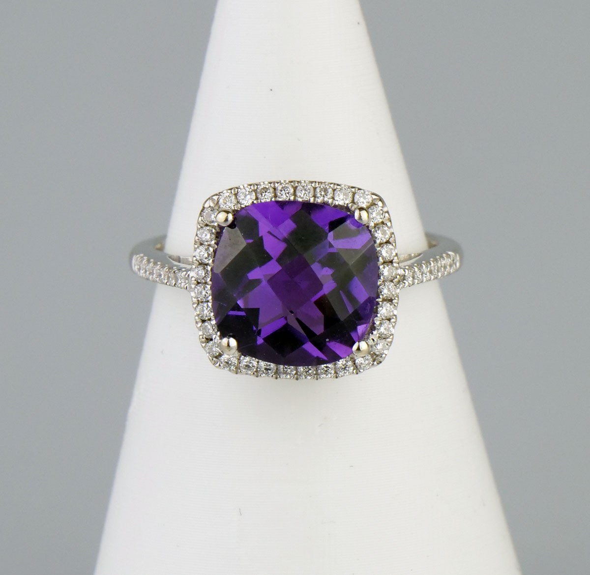 Browns – zlatý prsten s ametystem a diamanty