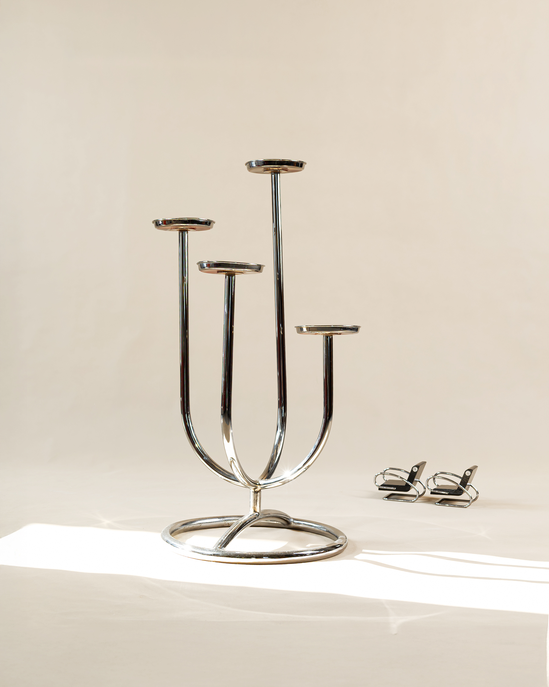 KVĚTINOVÝ ETAŽER-FUNKCIONALISMUS, BAUHAUS.