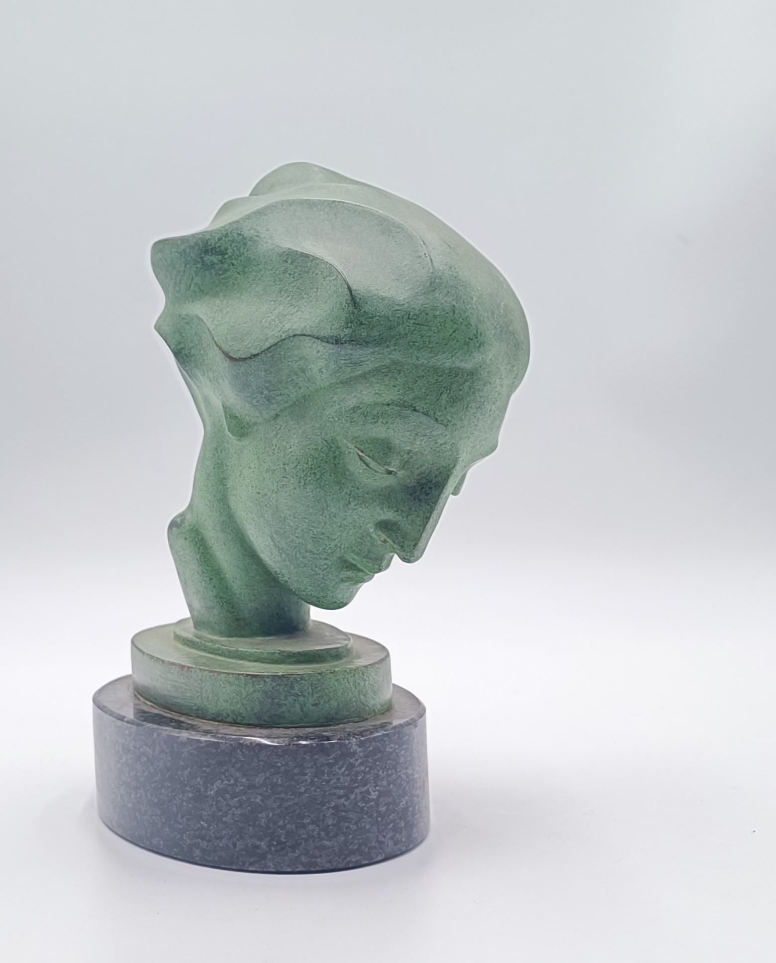 Art deco hlava ženy