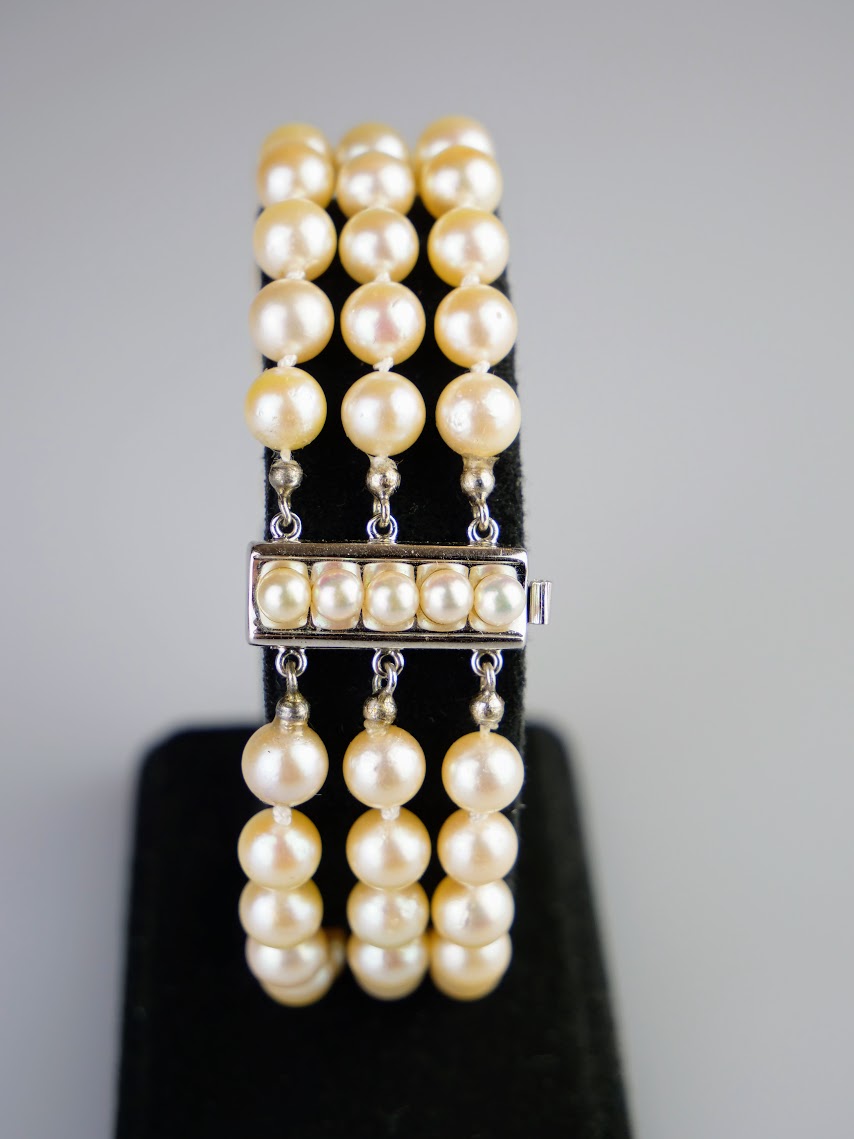 Perlový náramek se zlatým zapínáním
