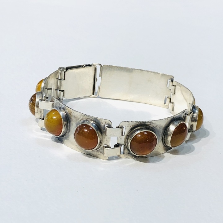 Stříbený náramek s jantarem
