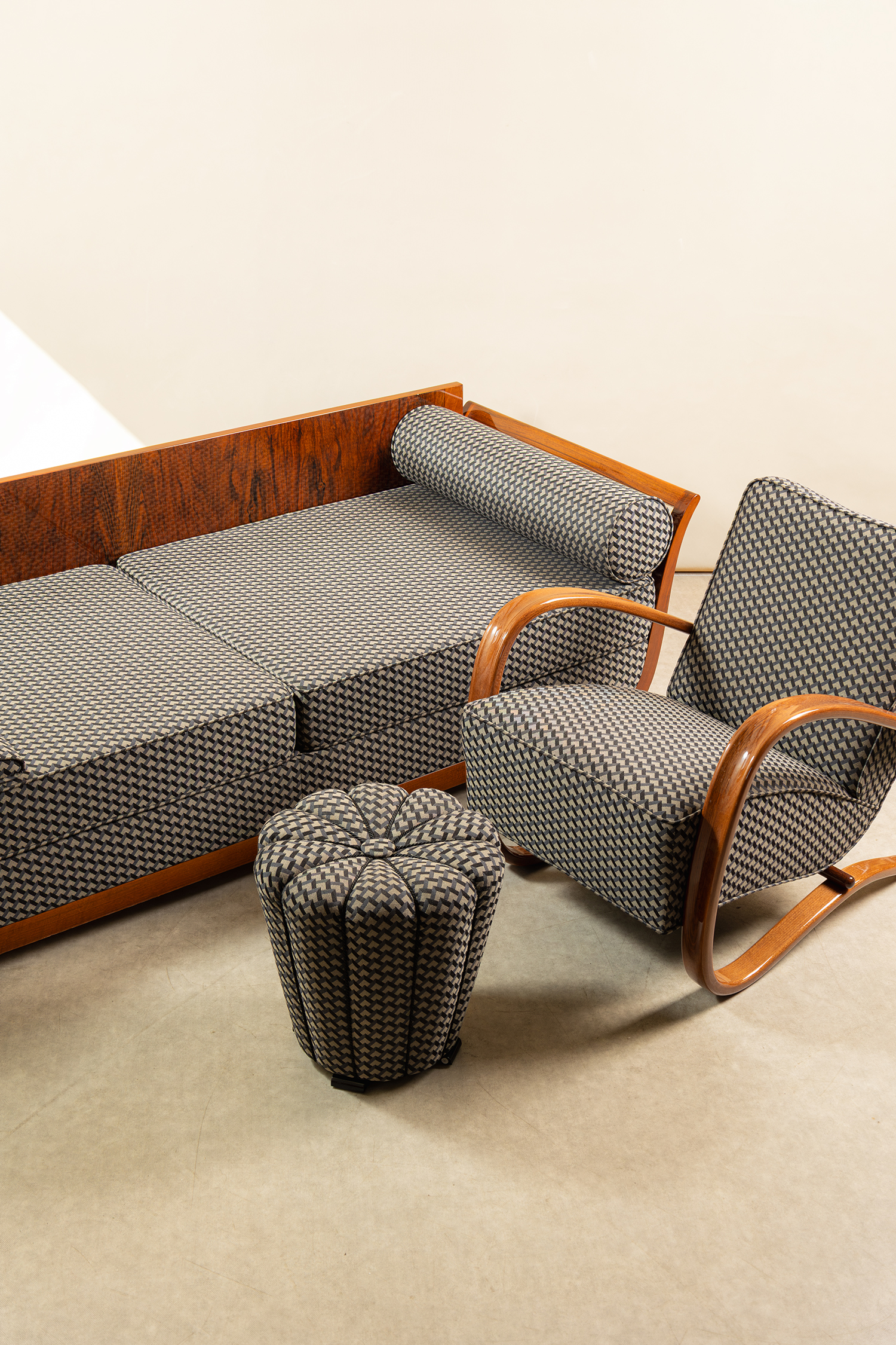 KŘESLO H-269-J. HALABALA-UP ZÁVODY