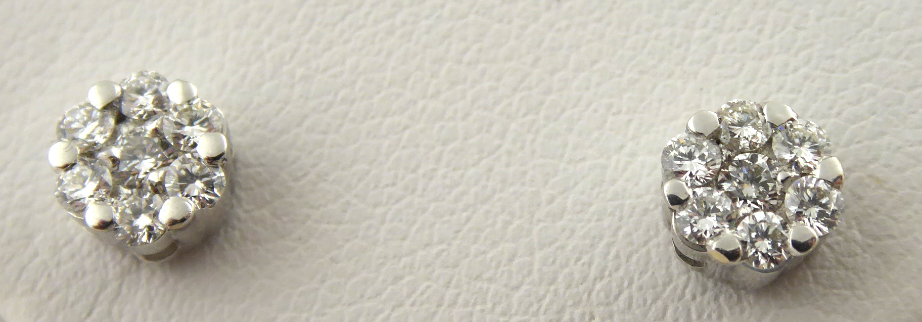 Náušnice se 14 přírodními diamanty