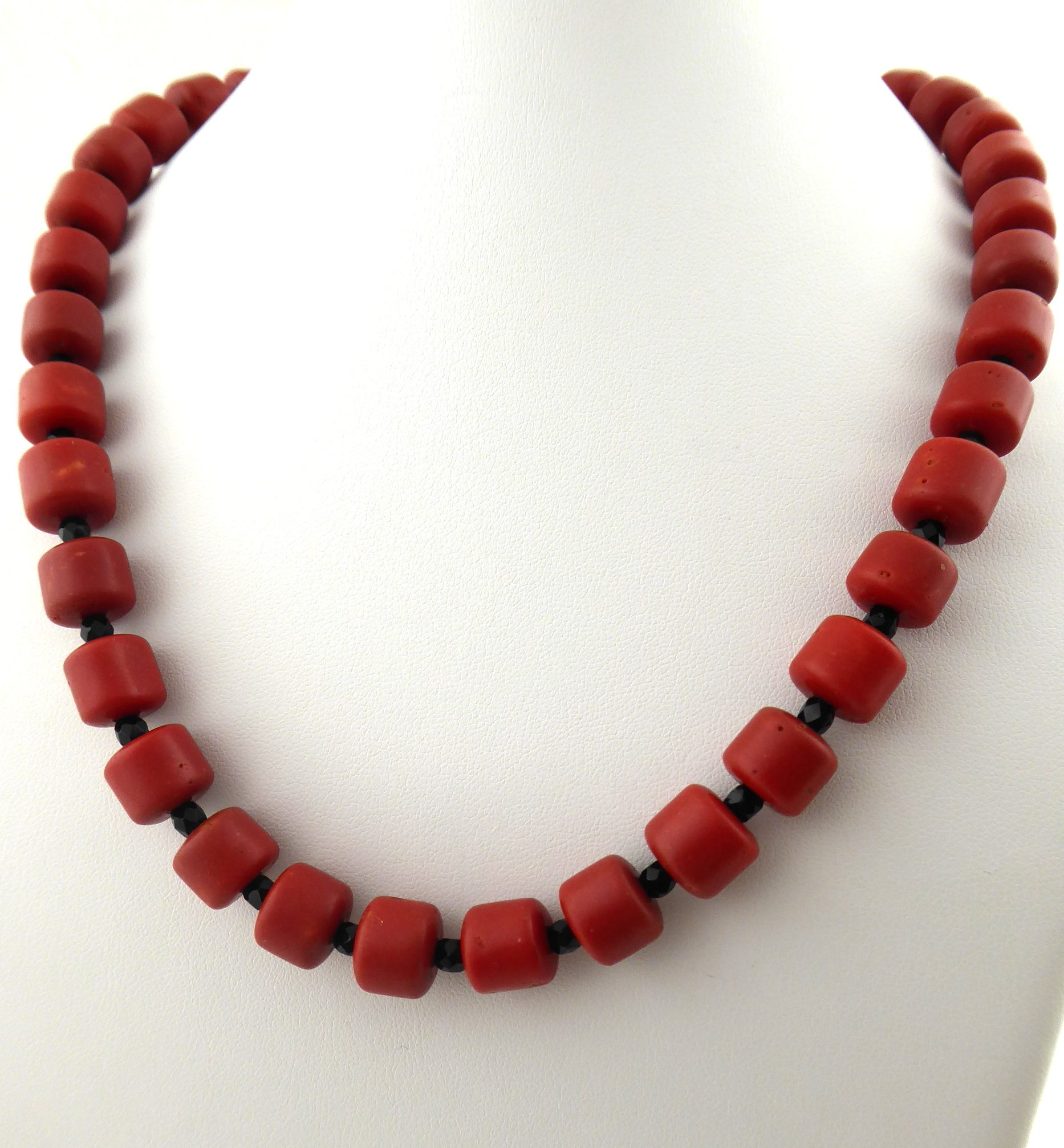 Náhrdelník z mořských korálů – Guido Montalbetti