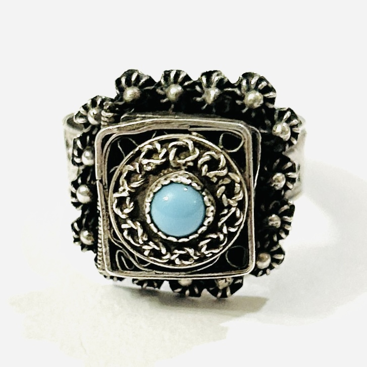 Stříbrný starožitný „jedový“ prsten s tyrkysovým kamenem