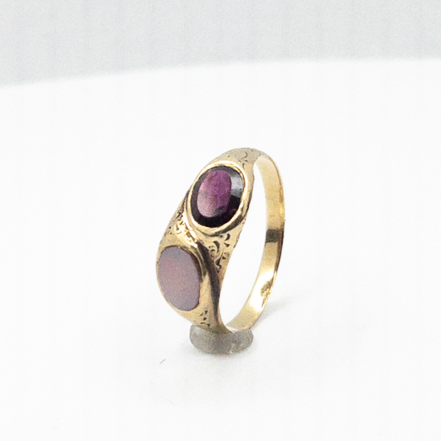 Starožitný zlatý prsten s opálem a almandinem