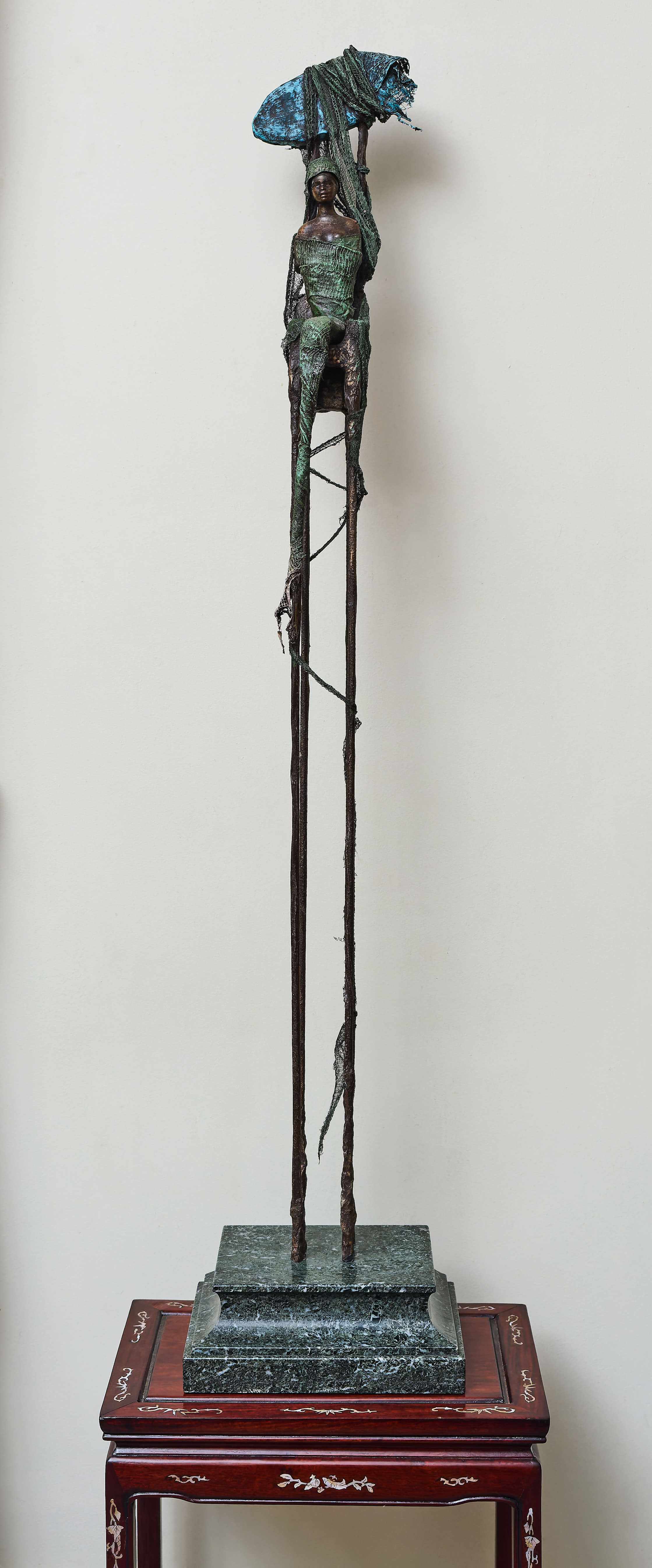 Figurální plastika na vysokém podstavci. Výška 134 cm