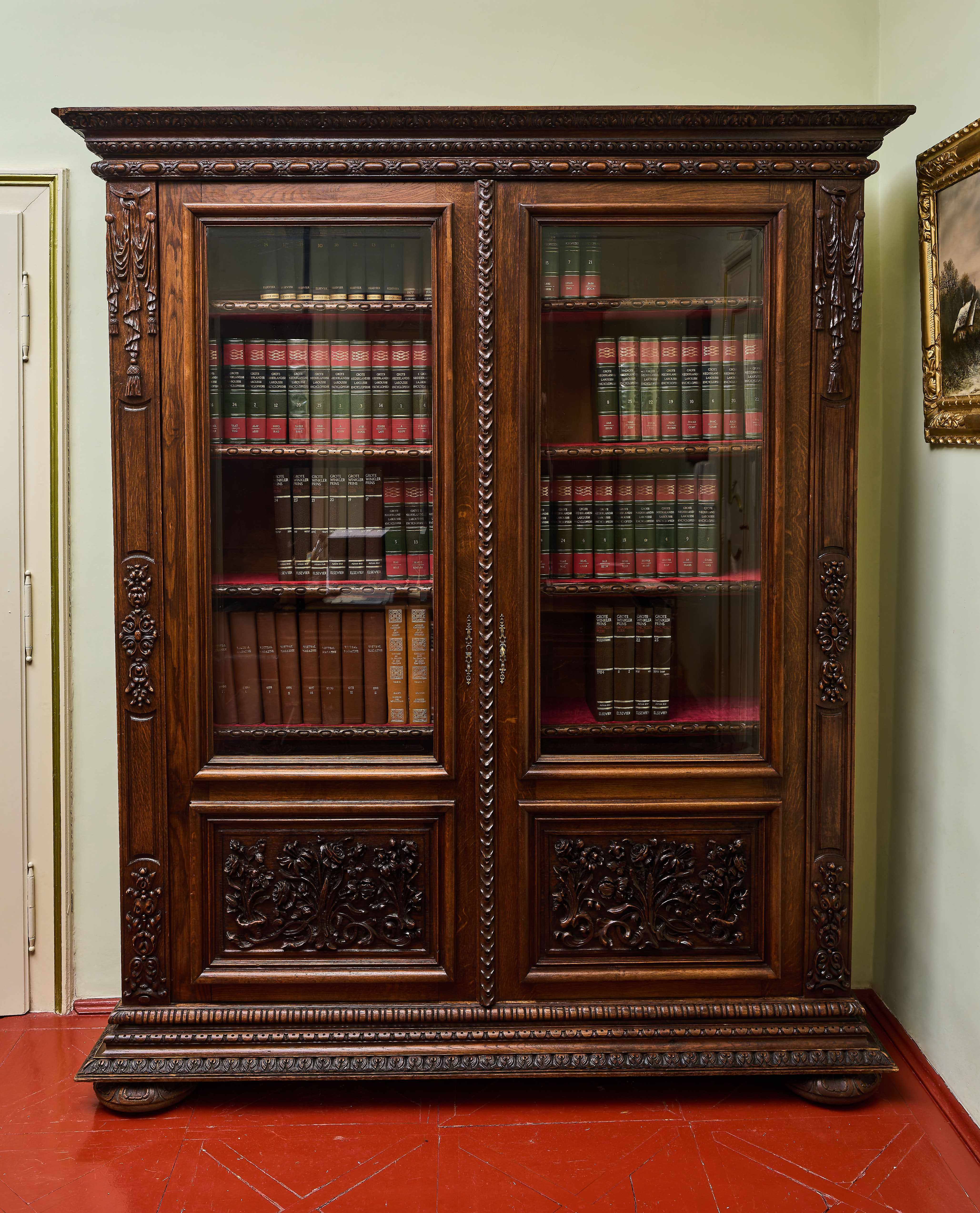 Masivní dubová knihovna v renesančním stylu, 19. století