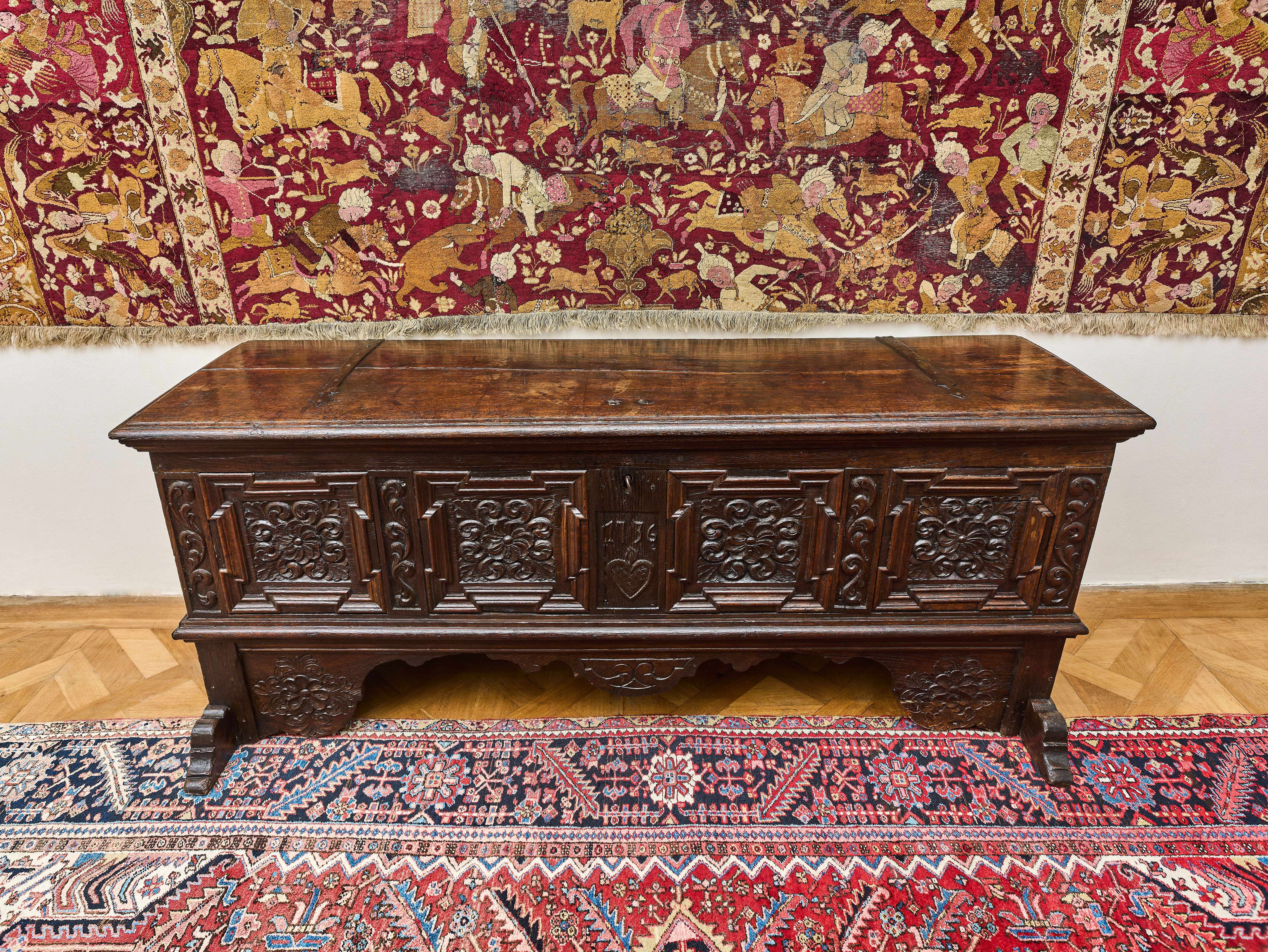 Německá dubová truhla Westfálsko, datovaná 1736