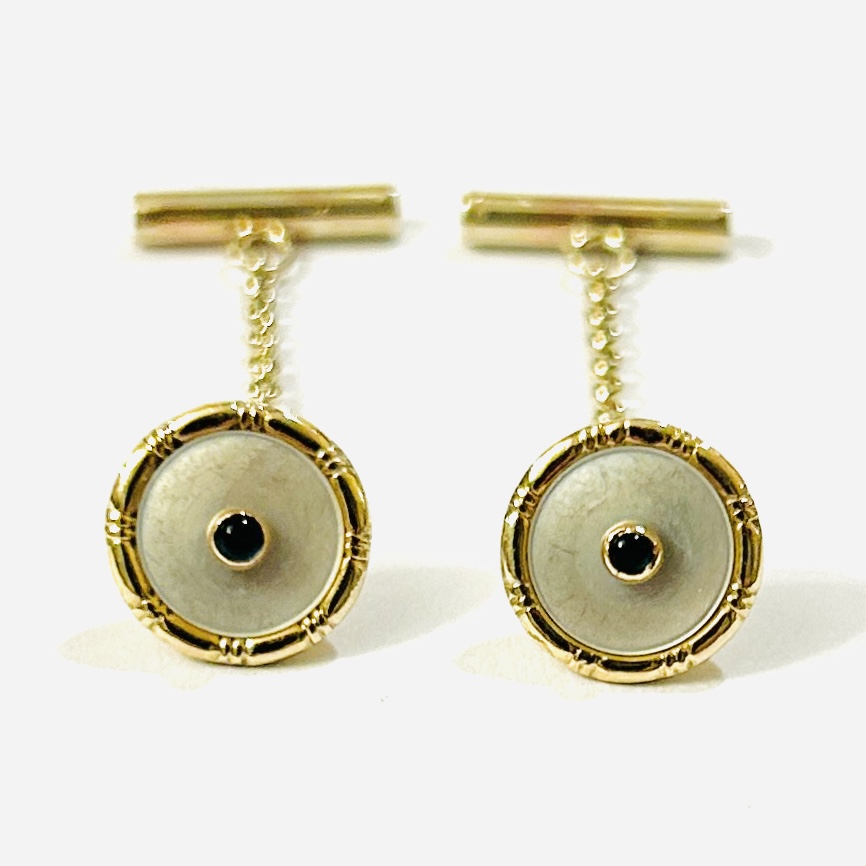 Zlaté art-deco manžetové knoflíčky s modrými safíry a perletí