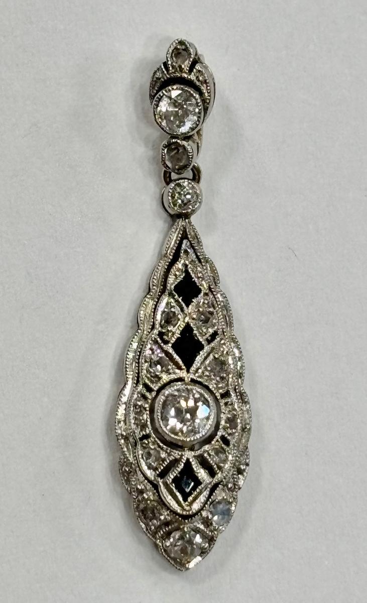 Zlatý Art Deco přívěs s brilianty a malými safírky