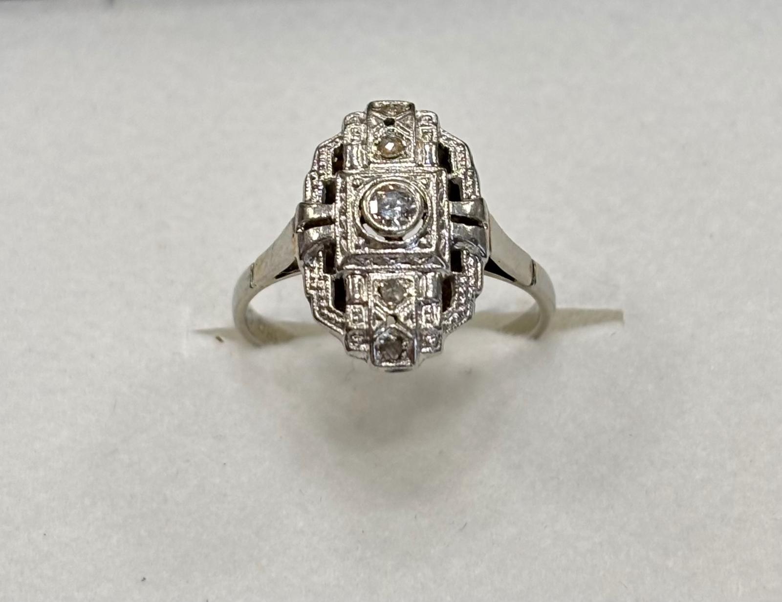 Zlatý Art Deco prsten s briliantem